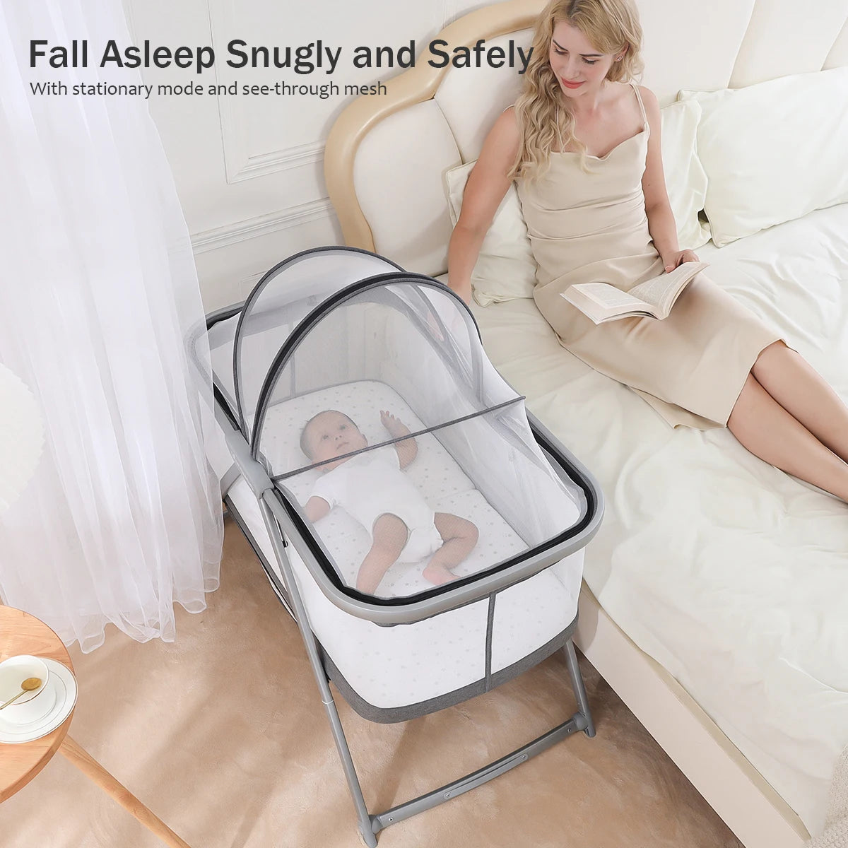 lit cododo modou dans la chambre avec maman