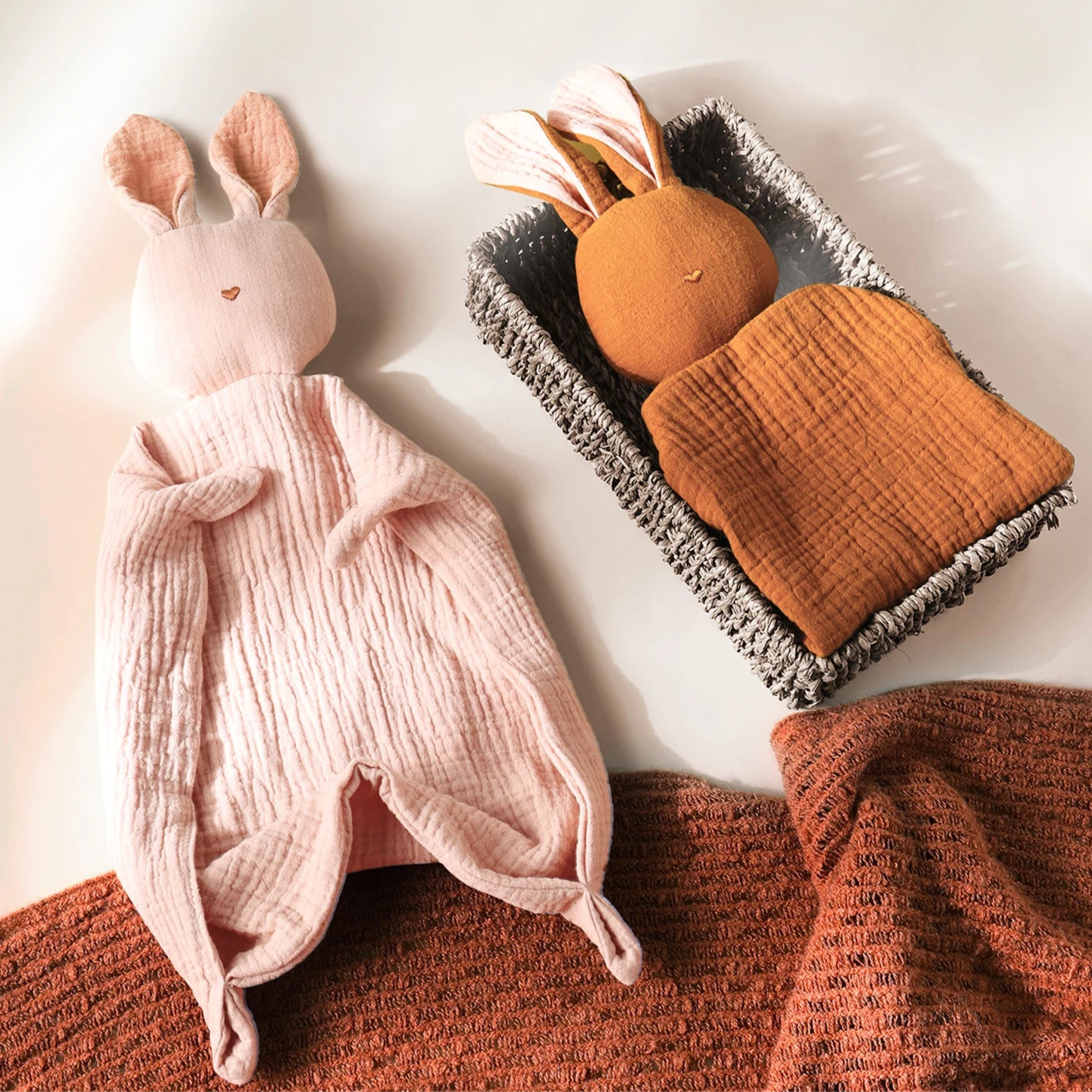 Doudou Lapin "Pinou" - Lit cododo